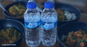 Air mineral AGRO sebagai minuman pendamping makanan sehat.