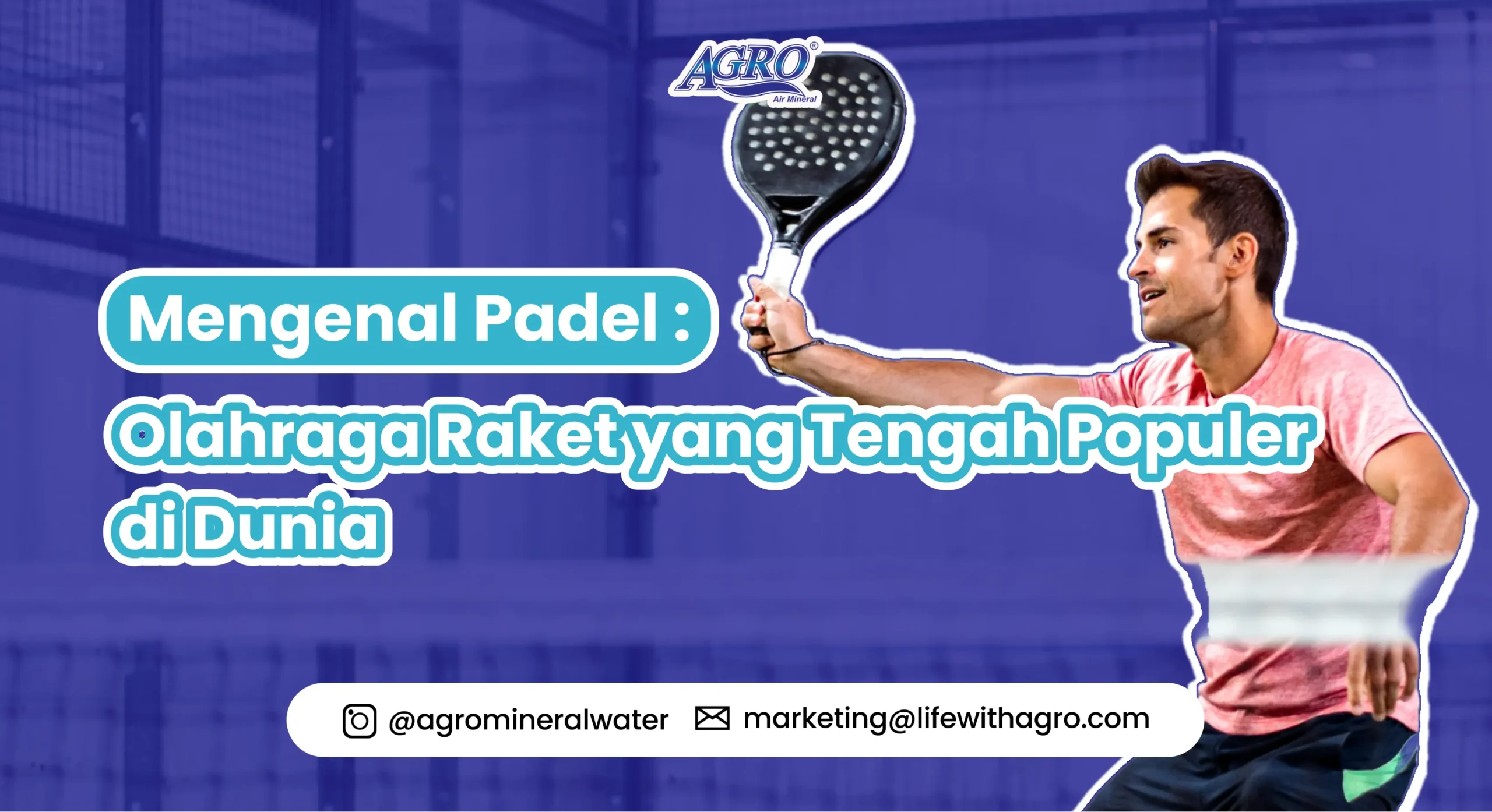 Poster artikel Agro Mineral Water berjudul Mengenal Padel: Olahraga Raket yang Tengah Populer di Dunia, menampilkan pria bermain padel dengan raket hitam.